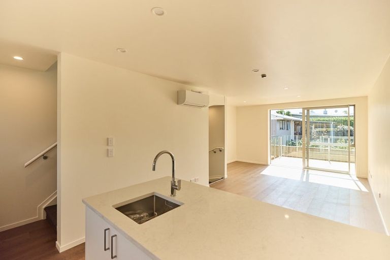 Photo of property in 14 Te Puketoka Lane, Mangere, Auckland, 2022