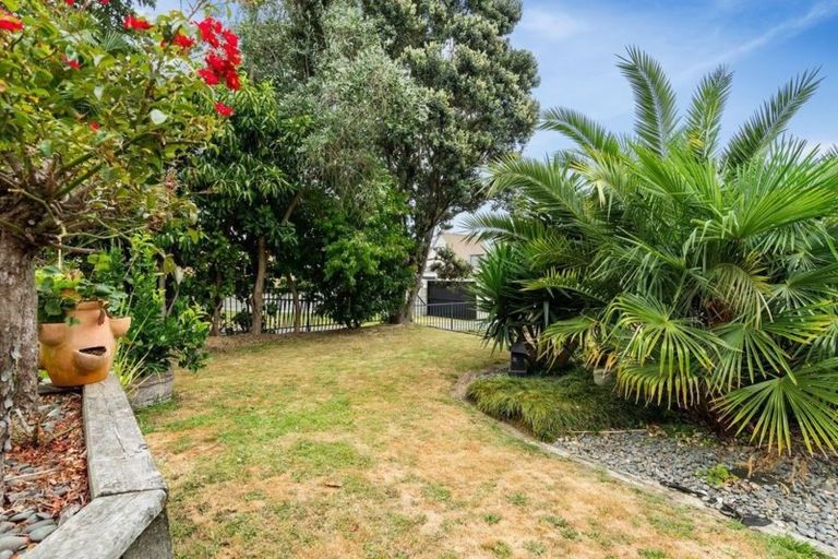 Photo of property in 100 Dickson Road, Papamoa Beach, Papamoa, 3118