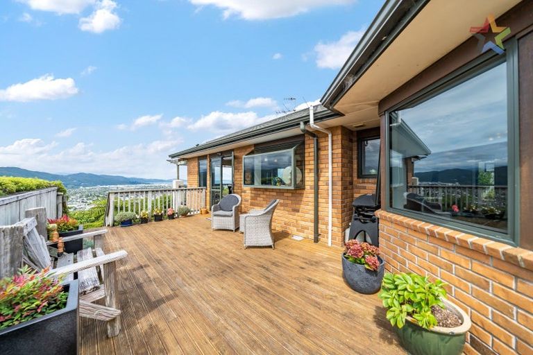 Photo of property in 11 Meadowbank Drive, Belmont, Lower Hutt, 5010