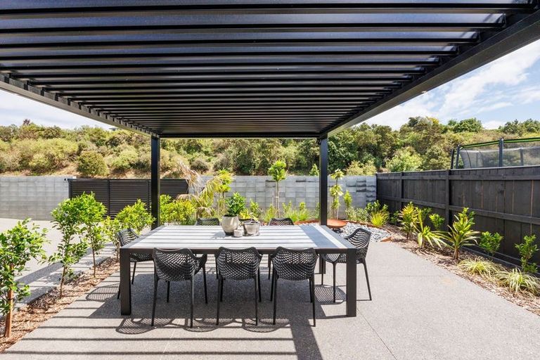 Photo of property in 6 Solitude Crescent, Kelvin Grove, 4414