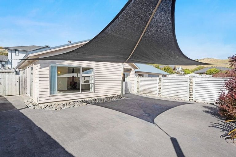 Photo of property in 99 Bing Lucas Drive, Tawa, Wellington, 5028