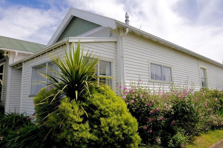 Photo of property in 30 Rhodes Street, Waimate, 7924