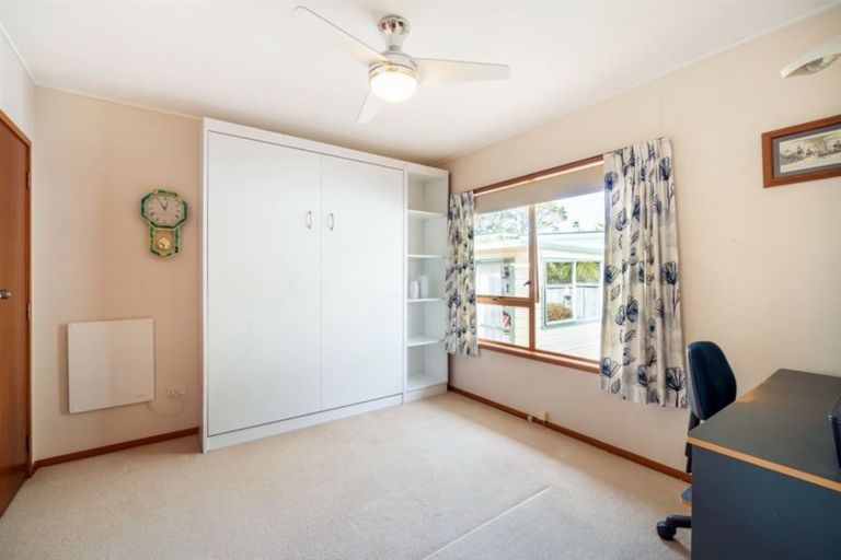 Photo of property in 2/33 Eversleigh Road, Belmont, Auckland, 0622
