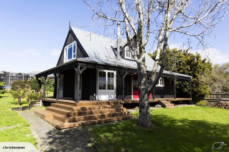 Photo of property in 8 Poplar Road, Stanmore Bay, Whangaparaoa, 0932