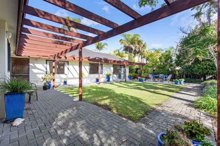 Photo of property in 89 Marina View Drive, West Harbour, Auckland, 0618