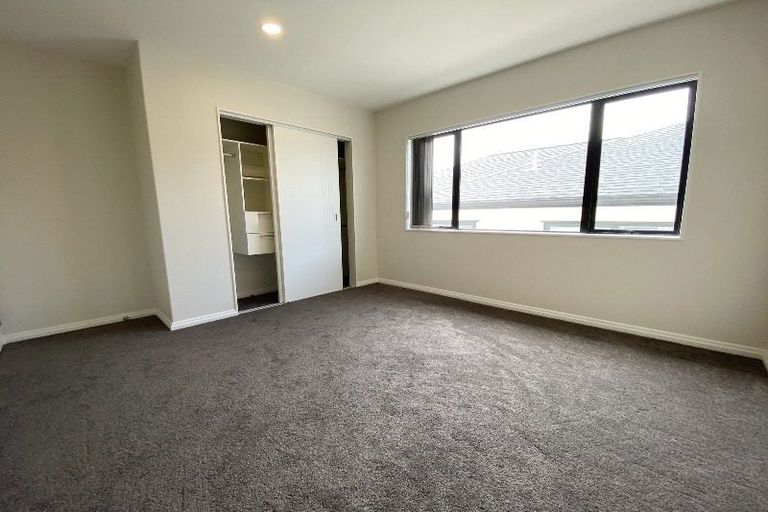 Photo of property in 42 Mcwhirters Farm Lane, Massey, Auckland, 0614