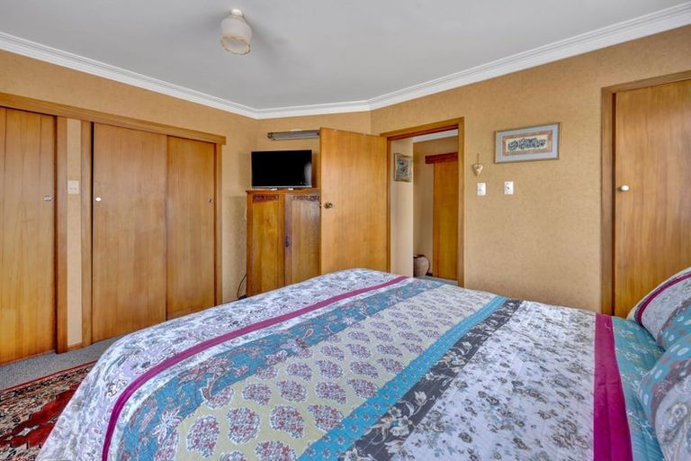 Photo of property in 8 Longview Drive, Merrilands, New Plymouth, 4312