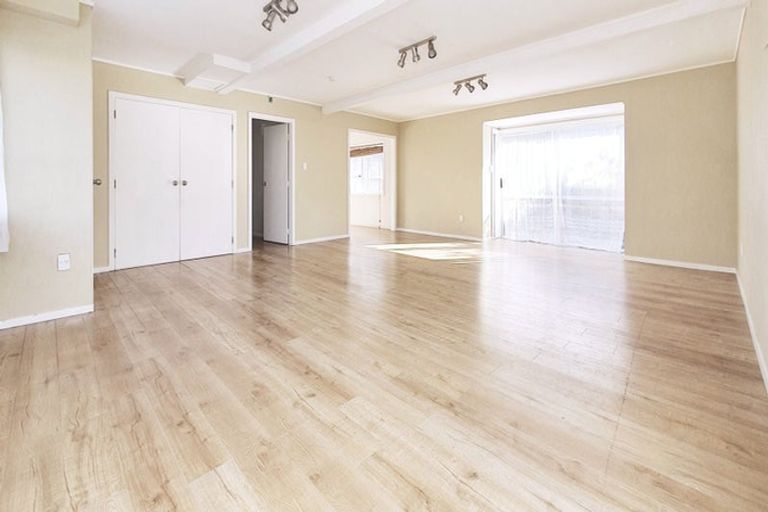 Photo of property in 57a Tiroroa Avenue, Te Atatu South, Auckland, 0610