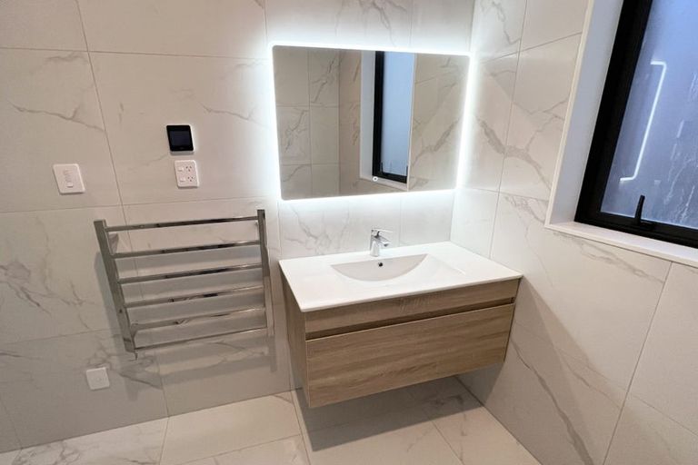 Photo of property in 6 Pohewa Road, Silverdale, 0932