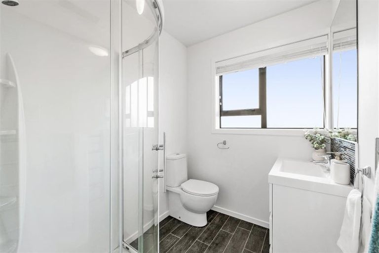 Photo of property in 12 Oakhurst Place, Russley, Christchurch, 8042