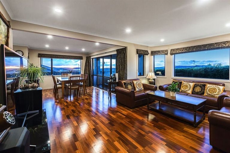 Photo of property in 21 Aspiring Terrace, Aotea, Porirua, 5024