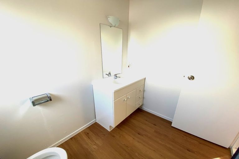 Photo of property in 11 Birman Close, Half Moon Bay, Auckland, 2012