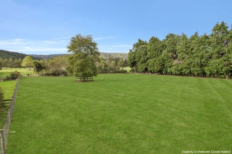 Photo of property in 424b Tararua Road, Levin, 5571