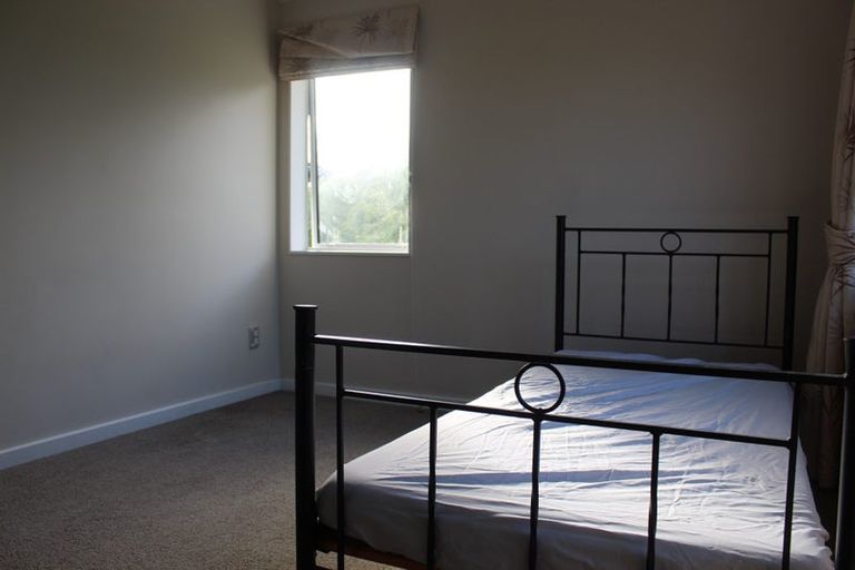 Photo of property in 9 Keating Rise, Northcross, Auckland, 0632