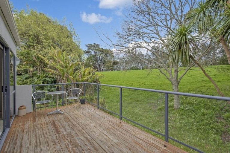 Photo of property in 2/284 Sunset Road, Windsor Park, Auckland, 0632