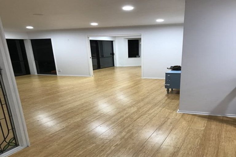 Photo of property in 7 Kallaroo Place, Botany Downs, Auckland, 2010