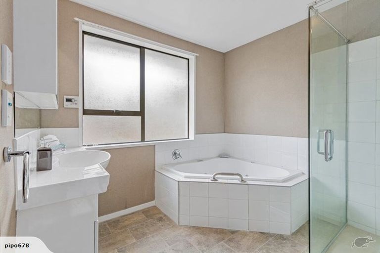 Photo of property in 28 Montclare Avenue, Ilam, Christchurch, 8041