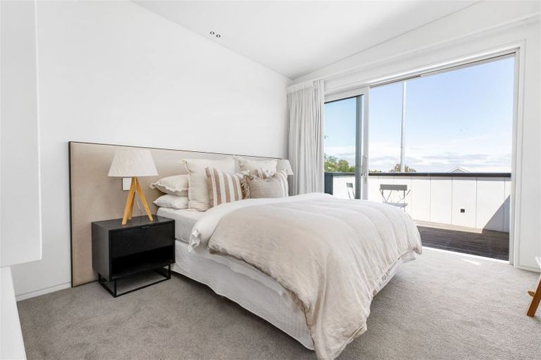 Photo of property in 39 Hackthorne Road, Cashmere, Christchurch, 8022