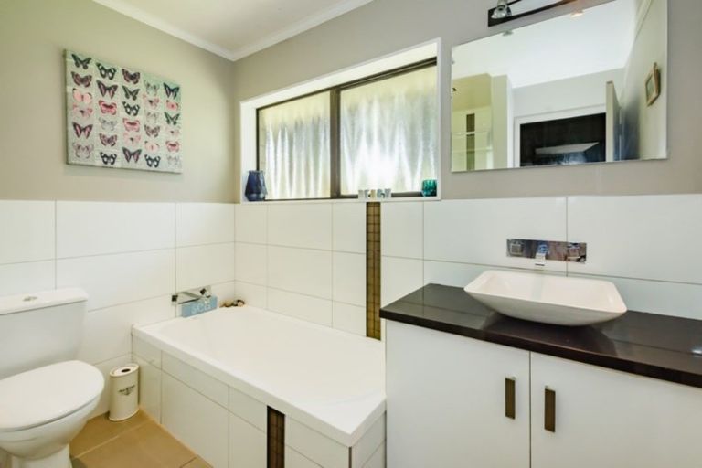 Photo of property in 79 Mazengarb Road, Paraparaumu Beach, Paraparaumu, 5032