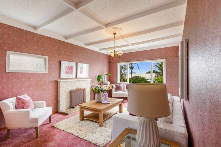 Photo of property in 22 Merani Street, Narrow Neck, Auckland, 0622