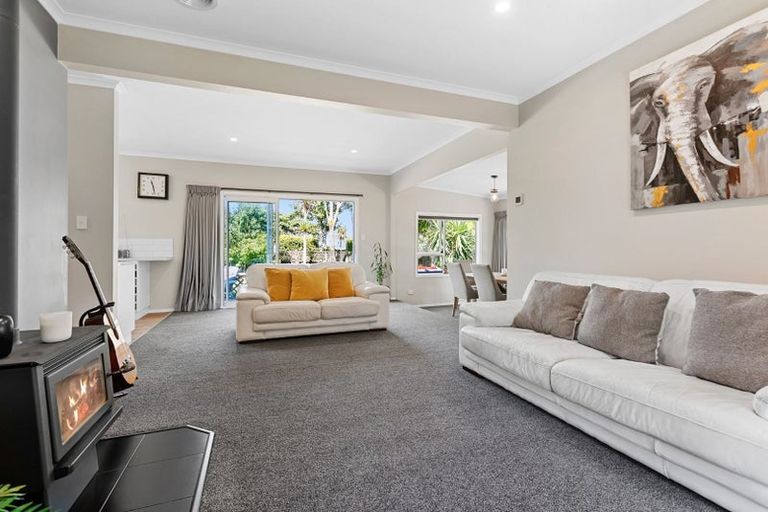 Photo of property in 33 Donnelly Street, Oakura, 4314