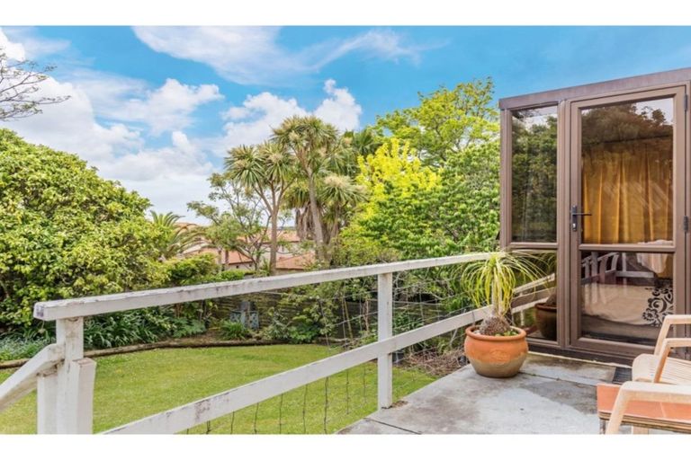 Photo of property in 118 Whangaparaoa Road, Red Beach, 0932