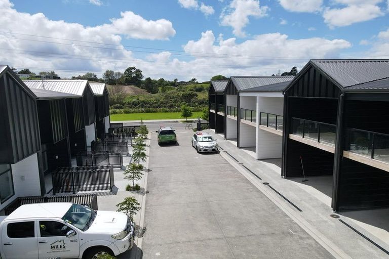 Photo of property in 12 Tuputupu Drive, Kumeu, 0810