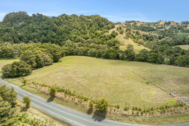 Photo of property in 645 West Coast Road, Oratia, Warkworth, 0604