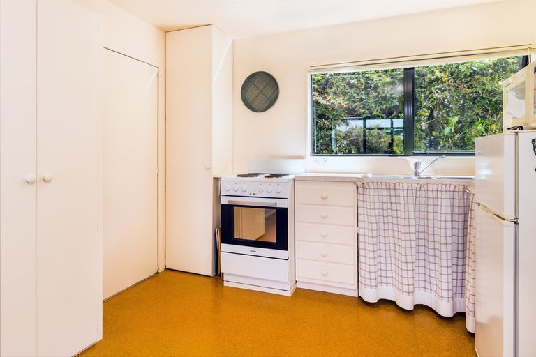 Photo of property in 2 Earle Place, Acacia Bay, Taupo, 3330