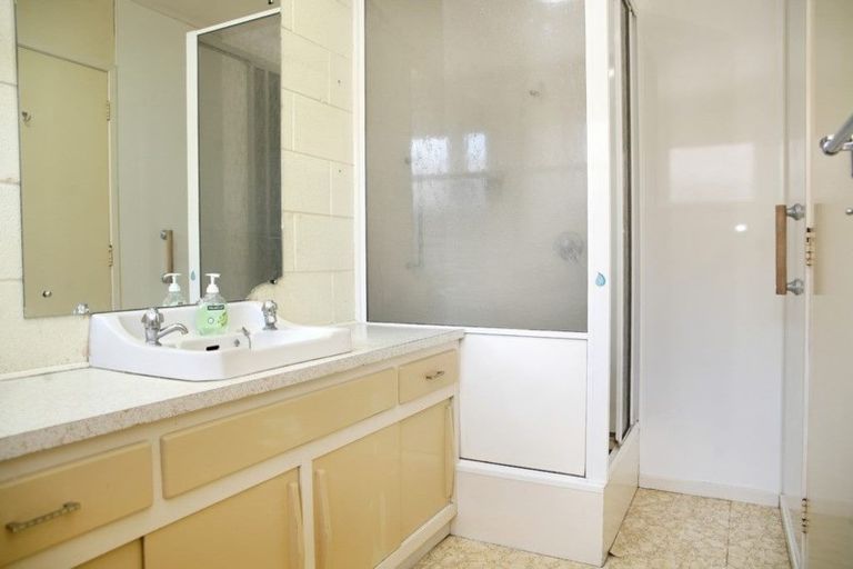 Photo of property in 2/55 Orams Road, Hillpark, Auckland, 2102