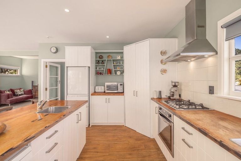 Photo of property in 17 Brenchley Road, Lyttelton, 8082