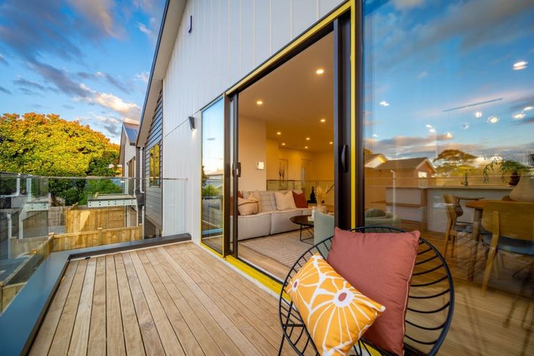 Photo of property in 3c Dawnhaven Drive, Te Atatu Peninsula, Auckland, 0610