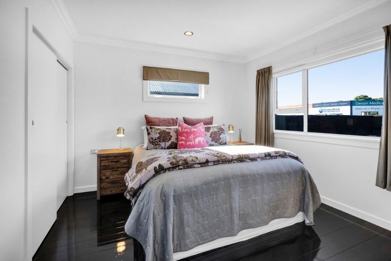 Photo of property in 290 Devon Street West, New Plymouth, 4310