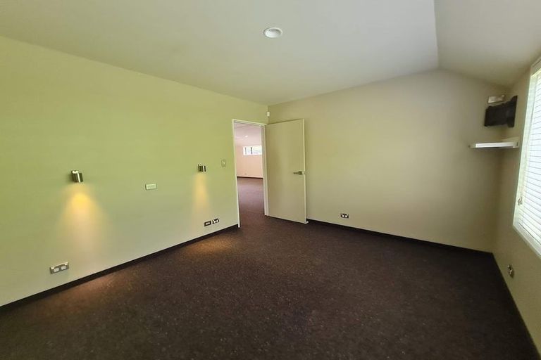 Photo of property in 4 Regalwood Close, Parklands, Christchurch, 8083