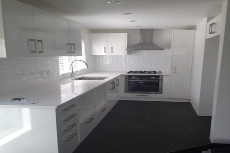 Photo of property in 2/7 Alston Avenue, Kelston, Auckland, 0602