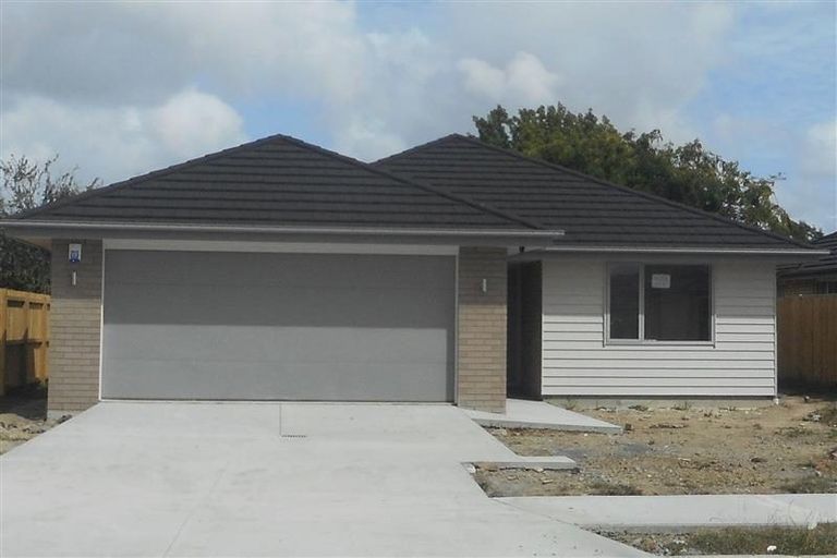 Photo of property in 15 Captain Mitchell Drive, Opaheke, Papakura, 2113