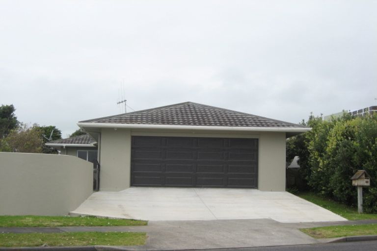 Photo of property in 19 Russell Drive, Oakura, 4314