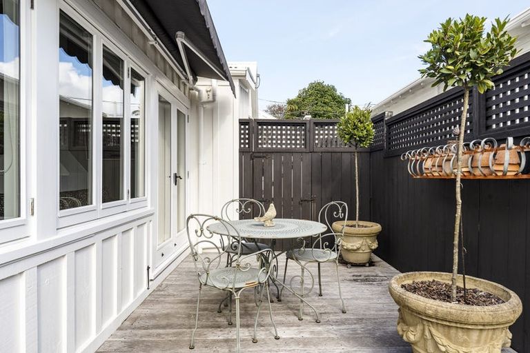 Photo of property in 89 Pendarves Street, New Plymouth, 4310