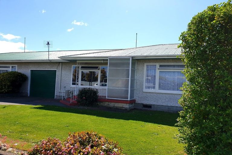 Photo of property in 2/800 Heretaunga Street East, Parkvale, Hastings, 4122