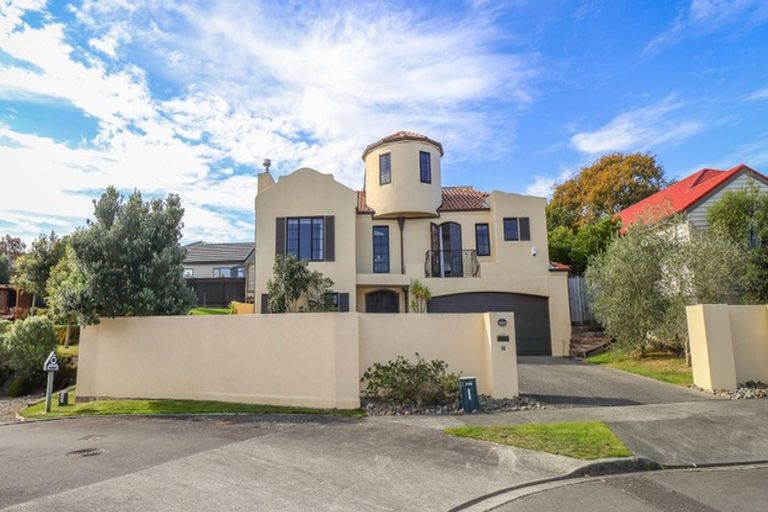 Photo of property in 16 La Lena Grove, Fitzherbert, Palmerston North, 4410