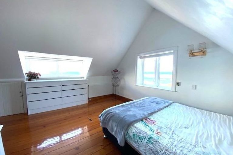 Photo of property in 336 The Esplanade, Island Bay, Wellington, 6023