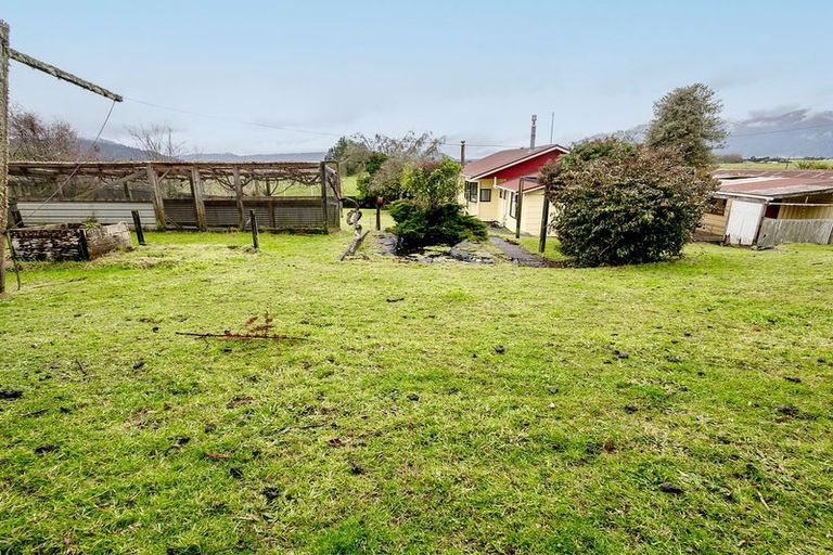 Photo of property in 9 Main Road, Harihari, 7884