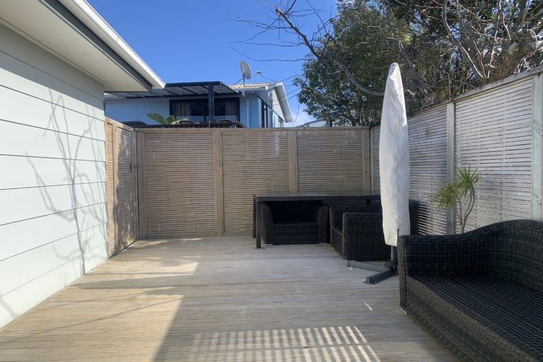 Photo of property in 2/34 Elizabeth Drive, West Harbour, Auckland, 0618