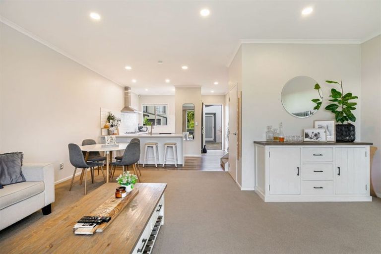 Photo of property in 9s Clearwater Cove, West Harbour, Auckland, 0618