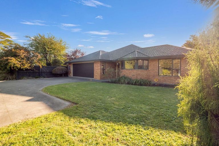 Photo of property in 15 Hemingford Place, Halswell, Christchurch, 8025