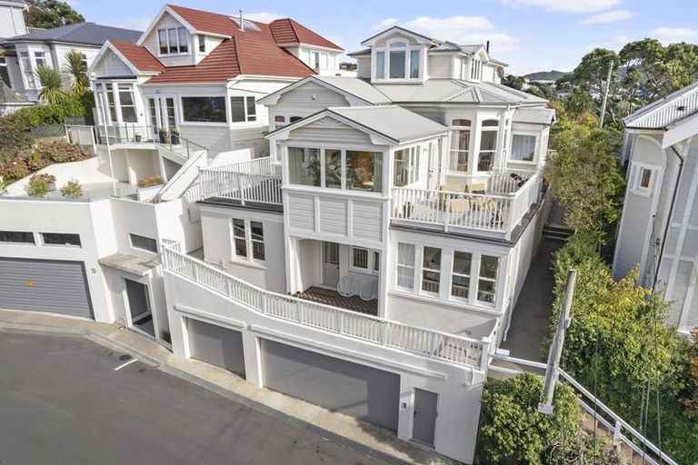 Photo of property in 18 Central Terrace, Kelburn, Wellington, 6012