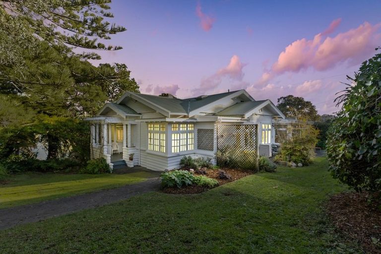 Photo of property in 118 Queen Street, Northcote Point, Auckland, 0627