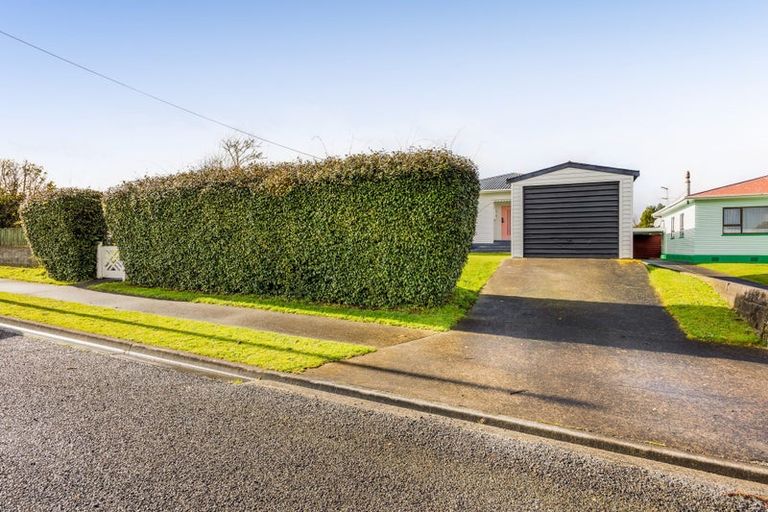 Photo of property in 18 Stanners Street, Eltham, 4322