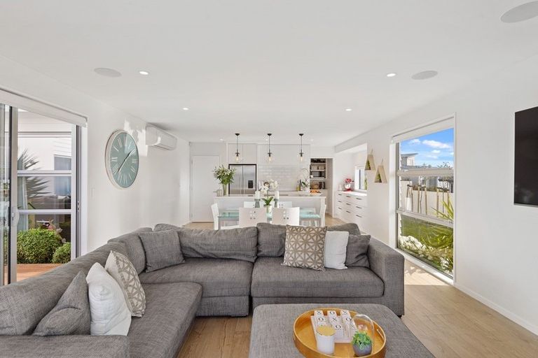 Photo of property in 12 Parkridge Place, Mount Pleasant, Christchurch, 8081