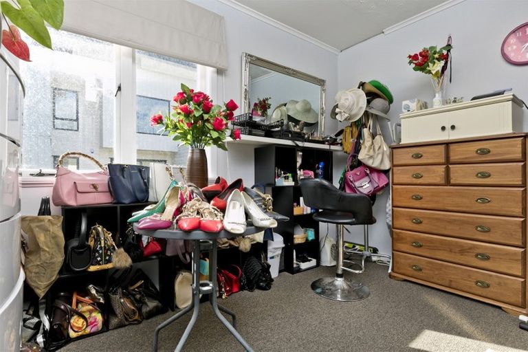 Photo of property in 11 Preston Avenue, Henderson, Auckland, 0610